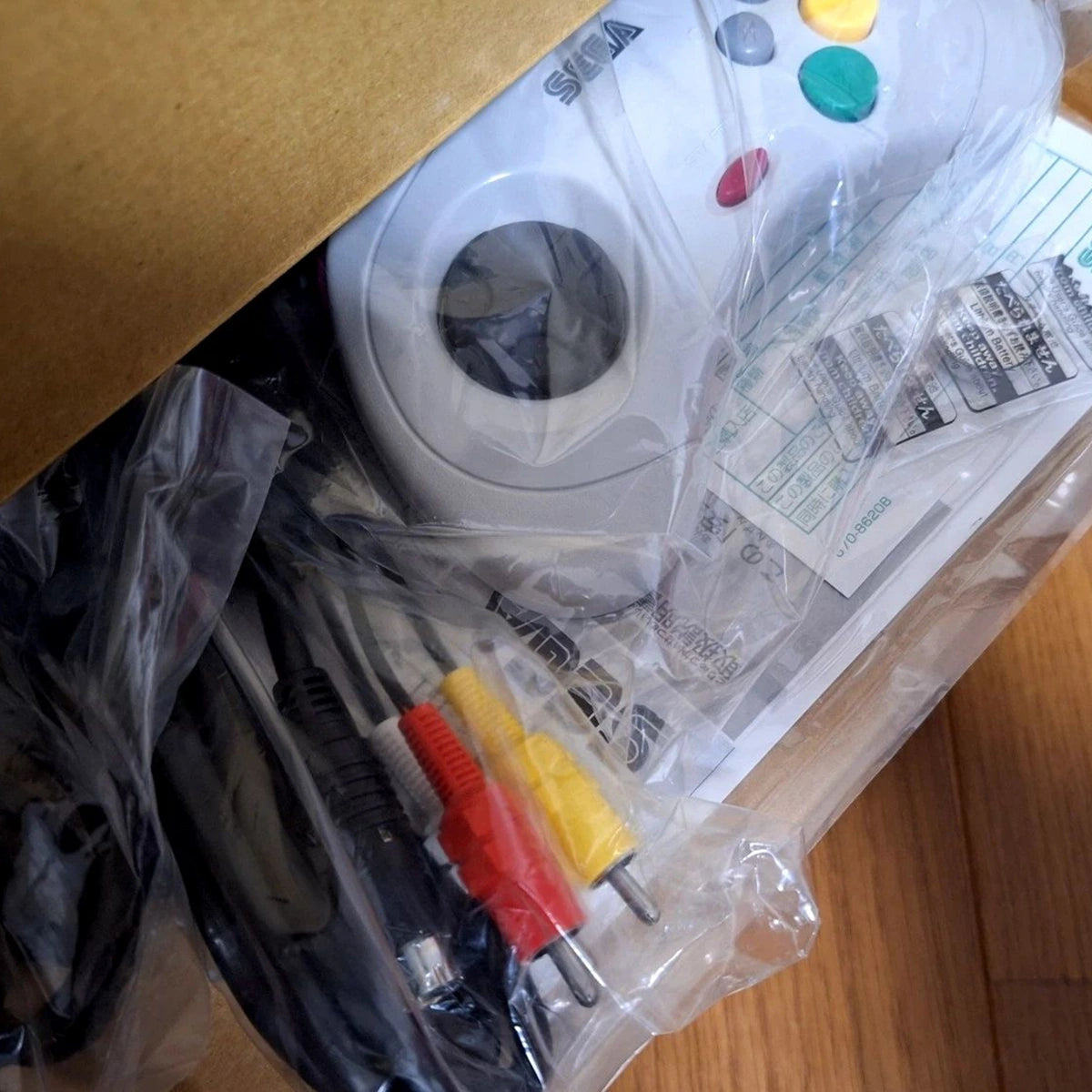 White Sega Saturn HST-0014 console in box on Retropixl.com for retrogaming players and retro gaming collectors