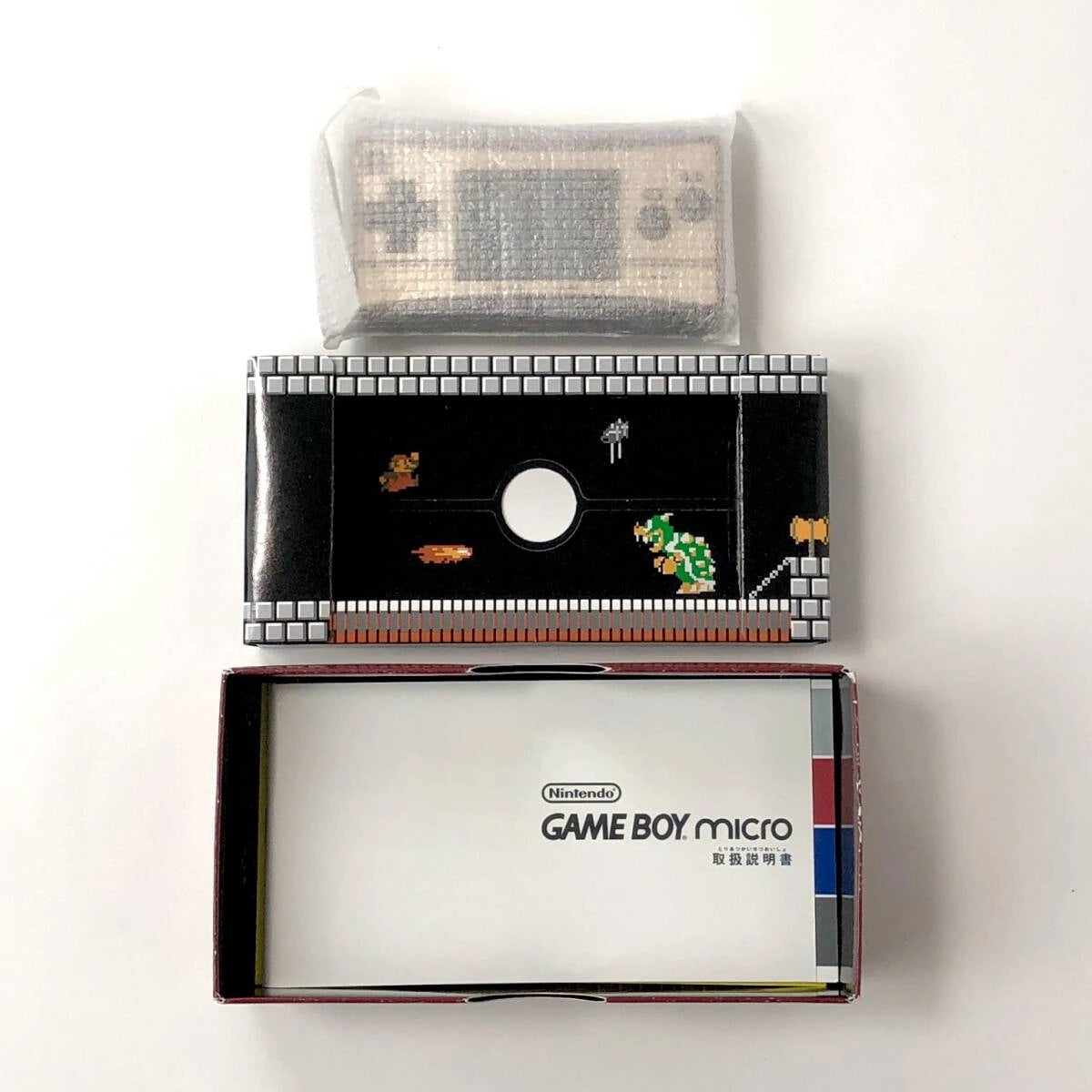 Nintendo Gameboy Micro amicom 20th Anniversary console box contents for retrogaming retro gaming players and collectors on RetroPixl
